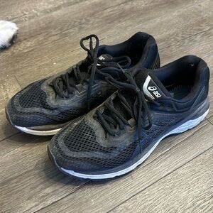 Asics gt2000 running shoes